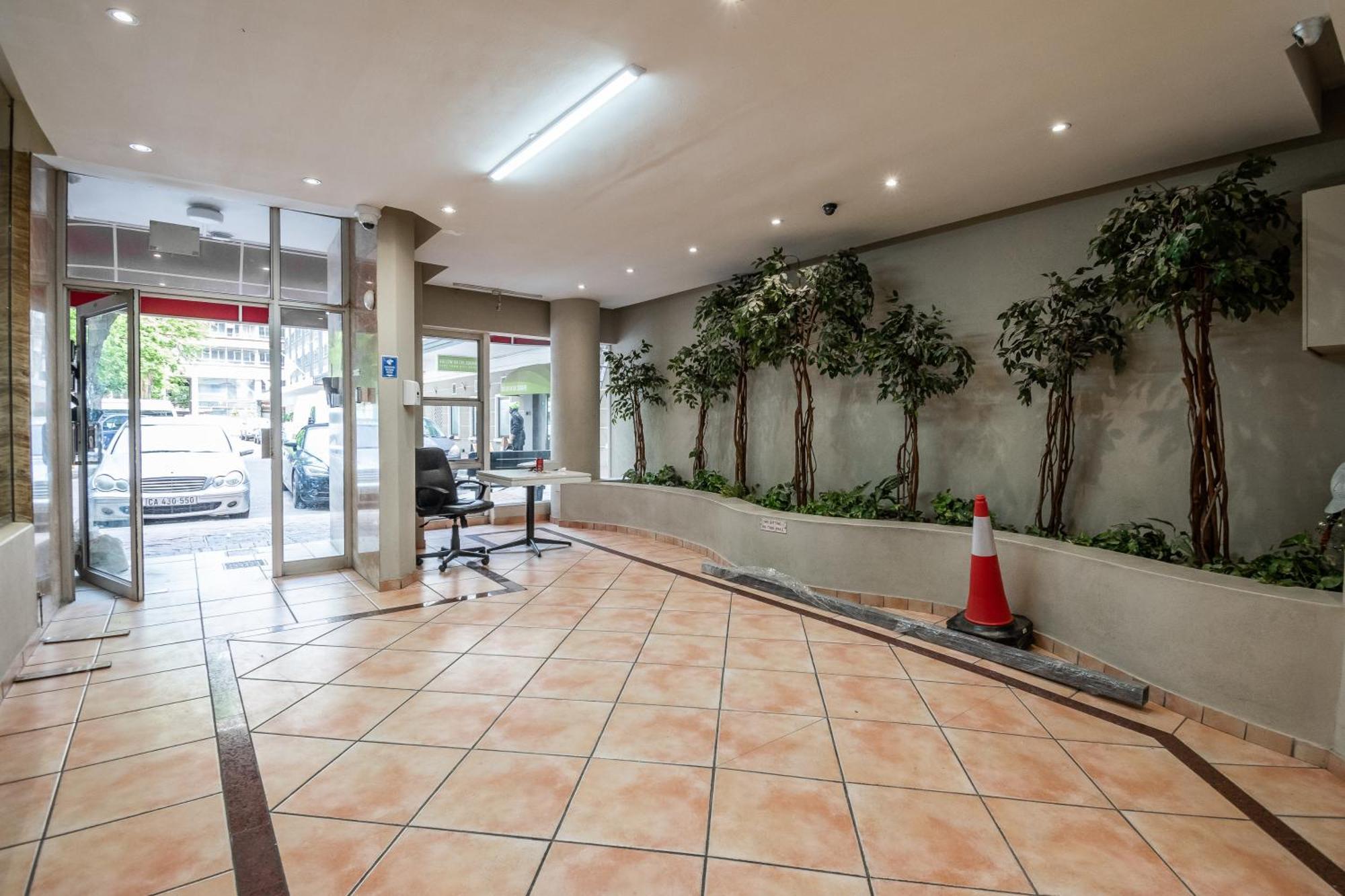 Apartment Walk To Cticc & V&a Cape Town